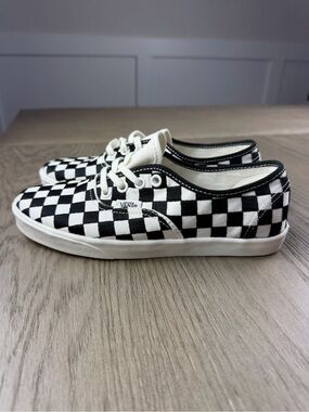 Vans  Authentic Lopro Checkerboard Skate shoes. Women’s size 6.0. New (no box)